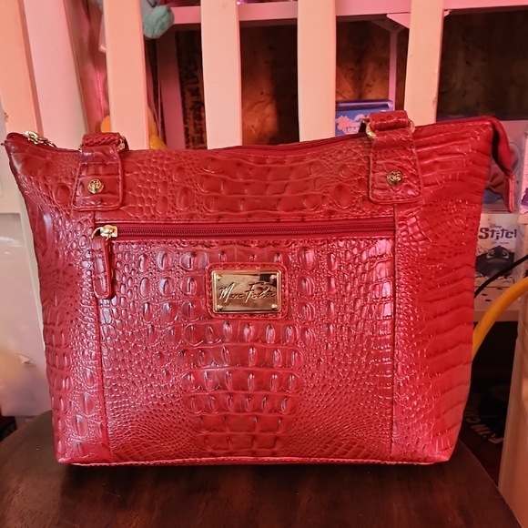 Red Crocodile Embossed Marc Fisher Women's Bag - Picture 1 of 1
